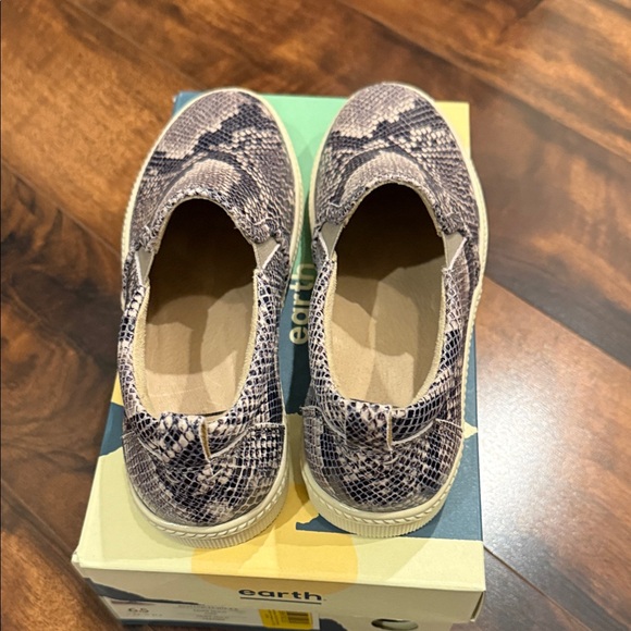Brand New 6.5 Earth Snakeskin Slip-On Sneakers - Picture 3 of 8